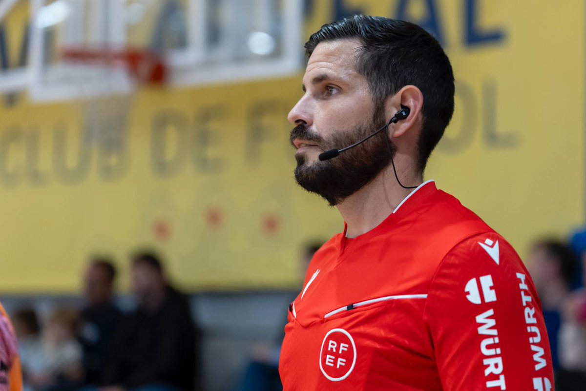 CoGAFS's tweet photo. 🏆 1ª División 

👥 Carlos Panadero / Héctor Mayo
👥 César Llorens / Judith Marín

@peniscolafs 🆚 @ElPozoMurcia_FS

📸 @disports_fotodeporte IG

#futsal #aretofutbola #futsalreferee #referee #arbitro #arbitra #ctafs #rfef #peniscola #quenotelocuenten #cogafs https://t.co/H7KtagQD13