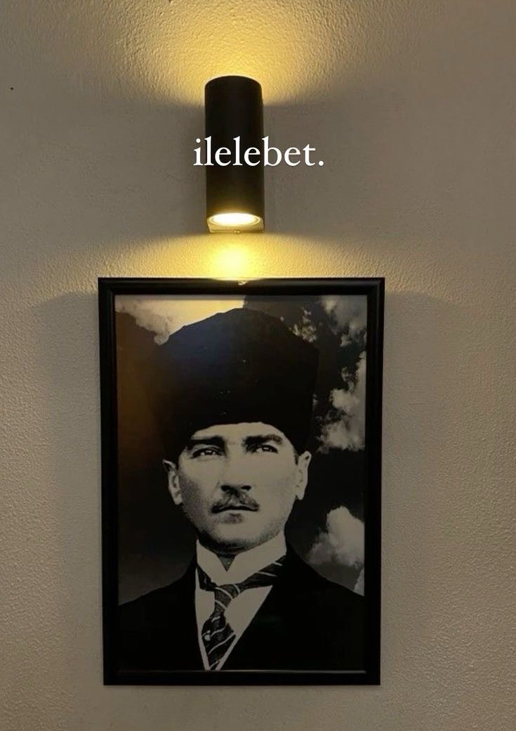 Ey Büyük Atatürk!
Açtığın yolda, gösterdiğin hedefe durmadan yürüyeceğime ant içerim.
Varlığım Türk varlığına armağan olsun.
Ne mutlu Türk'üm diyene!