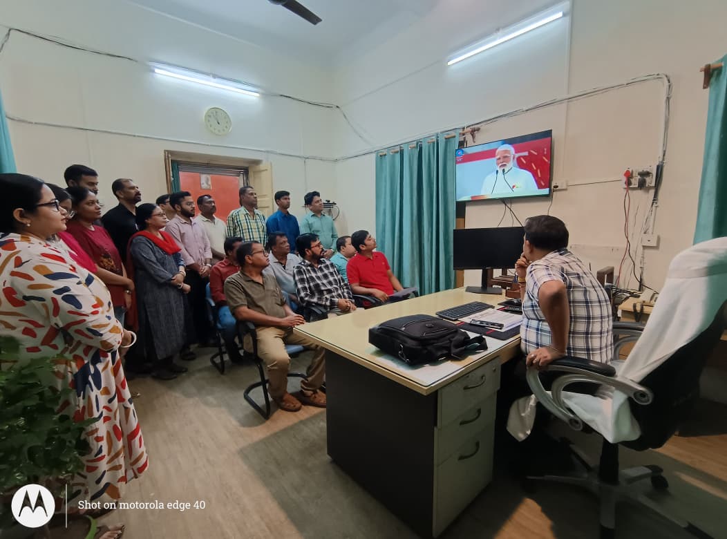 भारतीय खाद्य निगम, मण्डल कार्यालय मालदा ने ‘वंदे मातरम्’ गीत के 150 वर्ष पूरे होने का उत्सव गर्व के साथ मनाया। अधिकारियों और कर्मचारियों ने उत्साह और श्रद्धा के साथ इस ऐतिहासिक अवसर को मनाया और भारत माता को नमन करते हुए सामूहिक रूप से ‘वंदे मातरम्’ का गायन किया।