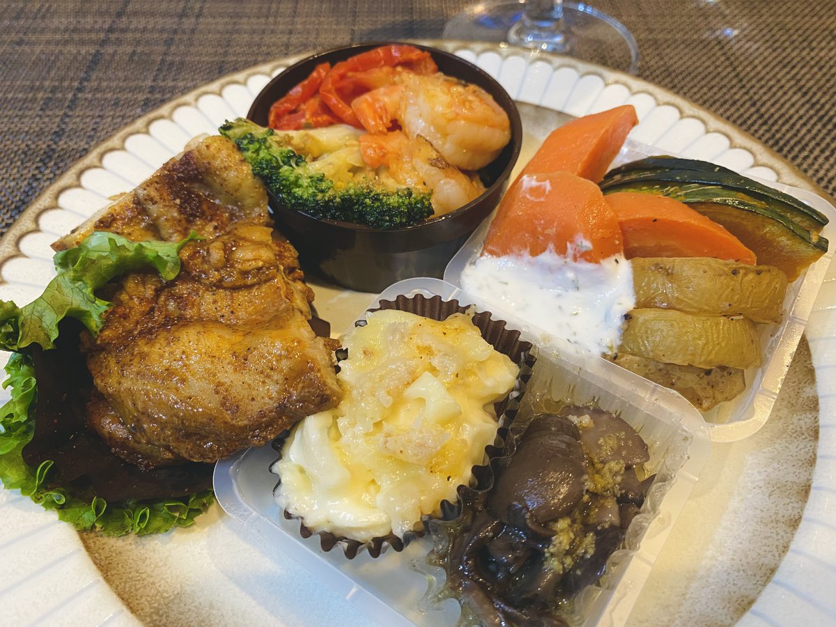 ご帰還～。昼コンビニ帰りに豪雨やられ居合わせた社員一同でダッシュしたけど全員ズブ濡れて午後生乾きのまま働いた笑
そんな日はデパ地下おつまみにかぎります。悲惨な週始まりでしたん。