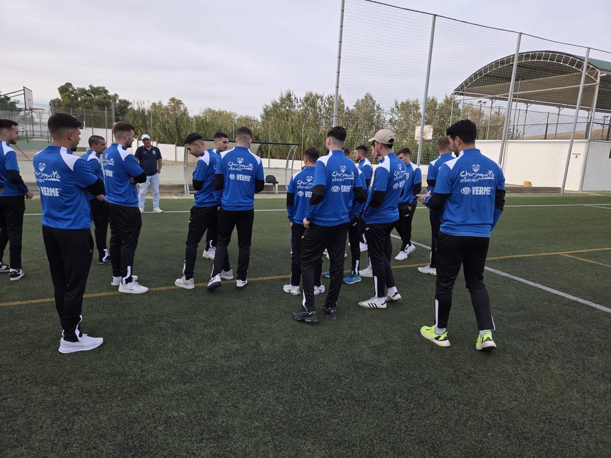 Desde la U.D. Bornense, queremos expresar nuestro más sincero agradecimiento a Chiringuito El Embarcadero y Verme Burguer por su generoso patrocinio y apoyo al deporte local, haciendo posible el nuevo chándal oficial de nuestro club.
#vamosbornense