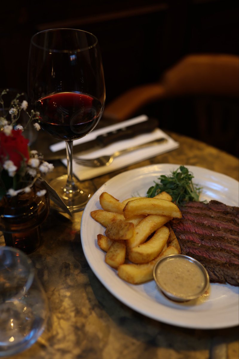 DalysWine's tweet photo. A rainy Monday calls for comfort a juicy steak and a glass of Valpolicella. 🍷 Take a break and enjoy our lunch menu 🪄✨

#lunchlondon #londonstrand #londonpubs https://t.co/deKa0Y3yIL