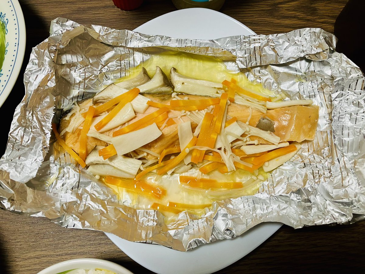 我ながら美味しく出来た鮭のホイル焼き😋✨