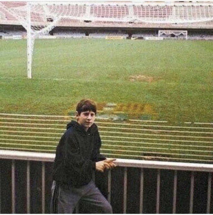 تذكــرت أيام الوصالِ بقربــــــك
فهيّج قلبي في الفِراقِ لهــــيبُ

فوالله ما كان الفـــــــراقُ بقاتلي
لكن تصريف الزمانٍ عجـــــيبُ