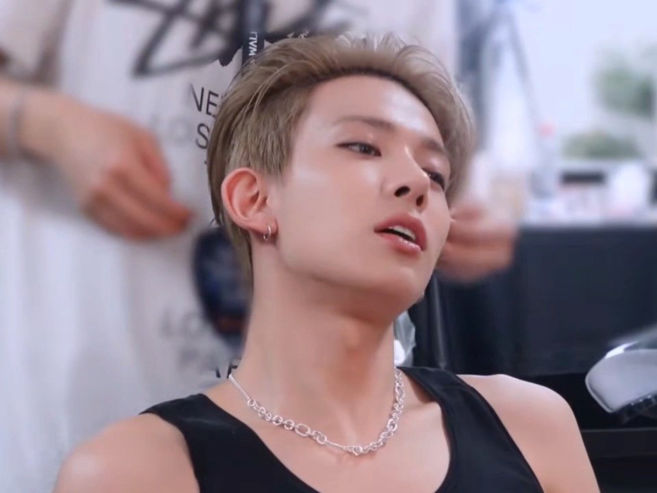 kdnkji's tweet image. ......????