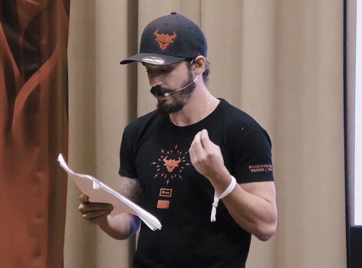 federico_rivi's tweet image. Bitcoin legend @francispouliot_ taking his first Italian speech very, very seriously🤌 

Full speech available on @BitcareForum YT channel