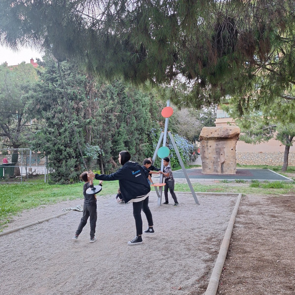 Nuestra excursión al parque de La Granja, en Burjassot fue genial 🥅🛝
El grupo disfrutó jugando y socializando en otro entorno socioeducativo😃 #Kumpania #BarrioLaComa
#FSE+#UE🇪🇺