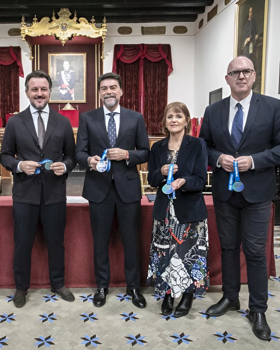 🏃‍♂️ Éxito de participación en la I Maratón Internacional Elche–Alicante 42K.

Más de 4.400 corredores y 300 voluntarios unirán el 30 de noviembre a dos ciudades a través del deporte. Una cita histórica que refuerza la colaboración entre Alicante y Elche. 💙