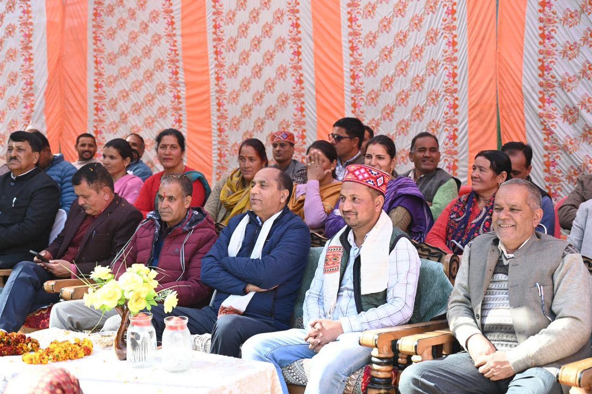 jairamthakurbjp's tweet image. सराज के धबेहड़ में आयोजित समर क्रिकेट कप-2025 के समापन समारोह में शामिल हुआ।

खेल केवल मनोरंजन का माध्यम नहीं, बल्कि यह अनुशासन, एकता और सकारात्मक जीवनशैली की प्रेरणा देता है।

आज के युवा वर्ग को खेल को अपने जीवन का अभिन्न हिस्सा बनाना चाहिए और नशे जैसी बुराइयों से दूर रहकर एक…