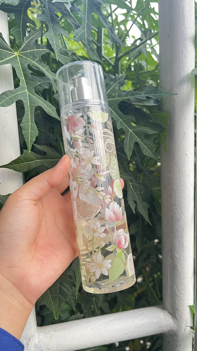 tinyanggi's tweet image. belakangan aku lagi suka banget nyobain berbagai parfum lokal yang ternyata wanginya nggak kalah sama high-end brand.
harganya masih masuk akal juga, jadi nggak nyesek kalau beli lebih dari satu hehe🩵
aku tulis sedikit review-nya di thread ini ya!