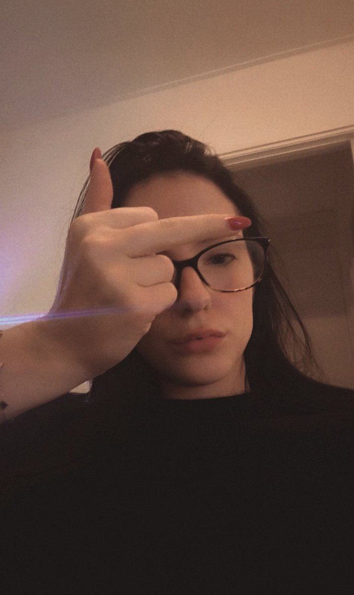 Goedemorgen losers, wie gaat mij vermaken vandaag? Meld je in DM met tribute en een foto dat je geknield op de grond zit... Dan kan ik je lekker uitlachen😂

#findom #findomnl #femdom #tikkieslaaf #paypig #humanatm #geldslaaf #finsub #walletdrain #feet #findombe