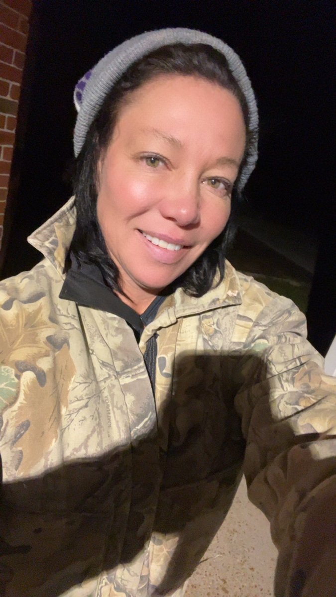 Riflemanscreed2's tweet image. A little bit of a late start…just finished feeding the sheep, change into my hunting camo and get to the woods.. #MorningFace ☺️