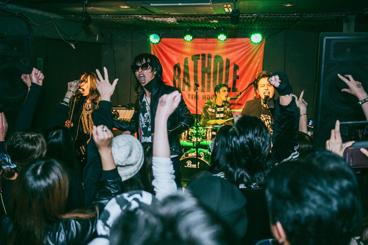 BSP_crew's tweet image. BLACK SLIM PATROLL Show Photo①📸
2025.11.08 at 柴崎RATHOLE – “ESUtoEMU -キミハシゲキテキ-”🔥

w/ RAISE A FLAG / BLACK SLIM PATROLL / PET

📷 Photo by MAYUMI （@SOxWHAT_88 )

#BLACKSLIMPATROLL #LETTHEREBELIGHT #柴崎RATHOLE #パンクロック