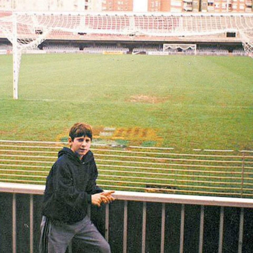 Modadi7's tweet image. گذر زمان میتونه همینقدر زیبا و غم‌انگیز باشه🥹