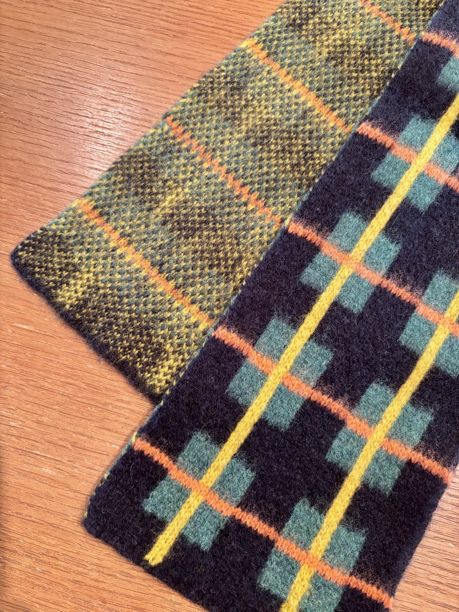 MANOAinter's tweet image. New Arrival🧶JO GORDON

首元にコンパクトに巻ける14cm幅のウール100%ニットマフラー。スコットランドらしい色使いのグリーン系チェックは、エターナルに愛用できそう。老若男女、時代を超えて、引き継いでいけそうな一本です。ふわふわで密度の高い編地も、いい感じ♡
¥20900
#jogordon #knitscarf