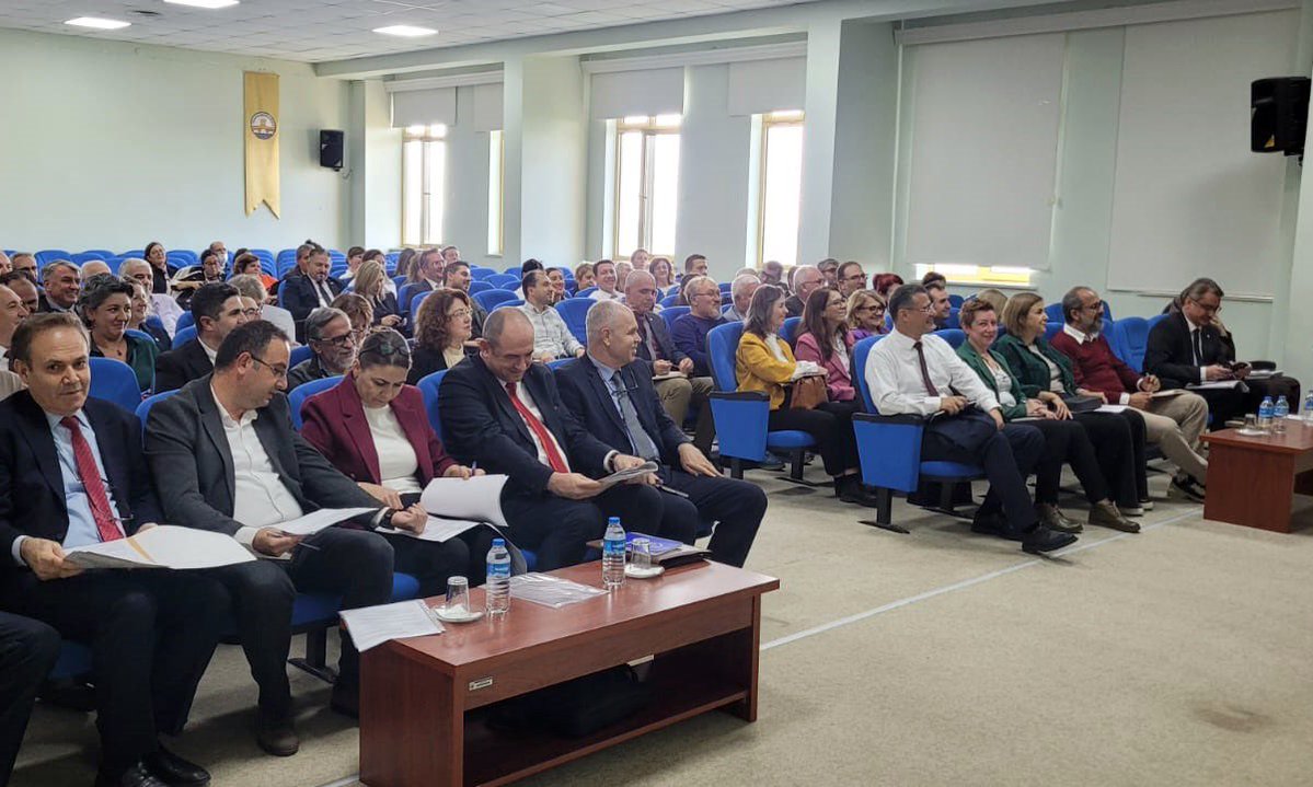 TRAKYA ÜNİVERSİTESİNDE KURUMSAL RİSK YÖNETİMİ TOPLANTILARI GERÇEKLEŞTİRİLDİ

Trakya Üniversitesi 2023–2027 Dönemi Kurumsal Risk Eylem Planı kapsamında, planlanan risklerin izlenmesi ve raporlanmasına yönelik Yönetim İzlemesi toplantıları gerçekleştirildi.

2023–2027 Dönemi