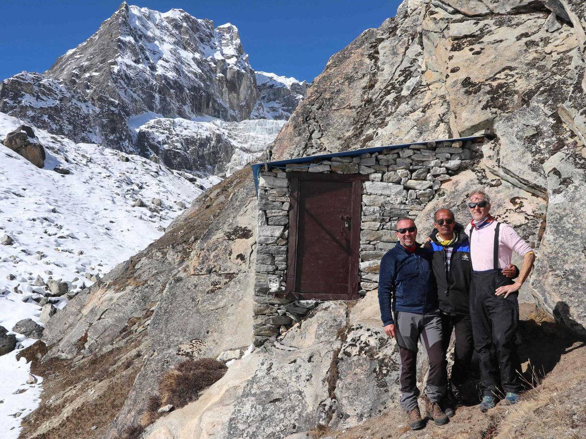 OGS_IT's tweet image. 🏔️ Nuove strumentazioni sull&apos;Everest! un team di @crs_rts, ha potenziato la stazione sismologica a 5050 metri di quota, installata da #OGS, @evk2cnr e NAST.🌍❄️
🔗ogs.it/it/notizie/nuo…
#OGS #Everest #Ricerca #Sismologia #Icequakes #Clima #Himalaya #ScienzaItaliana