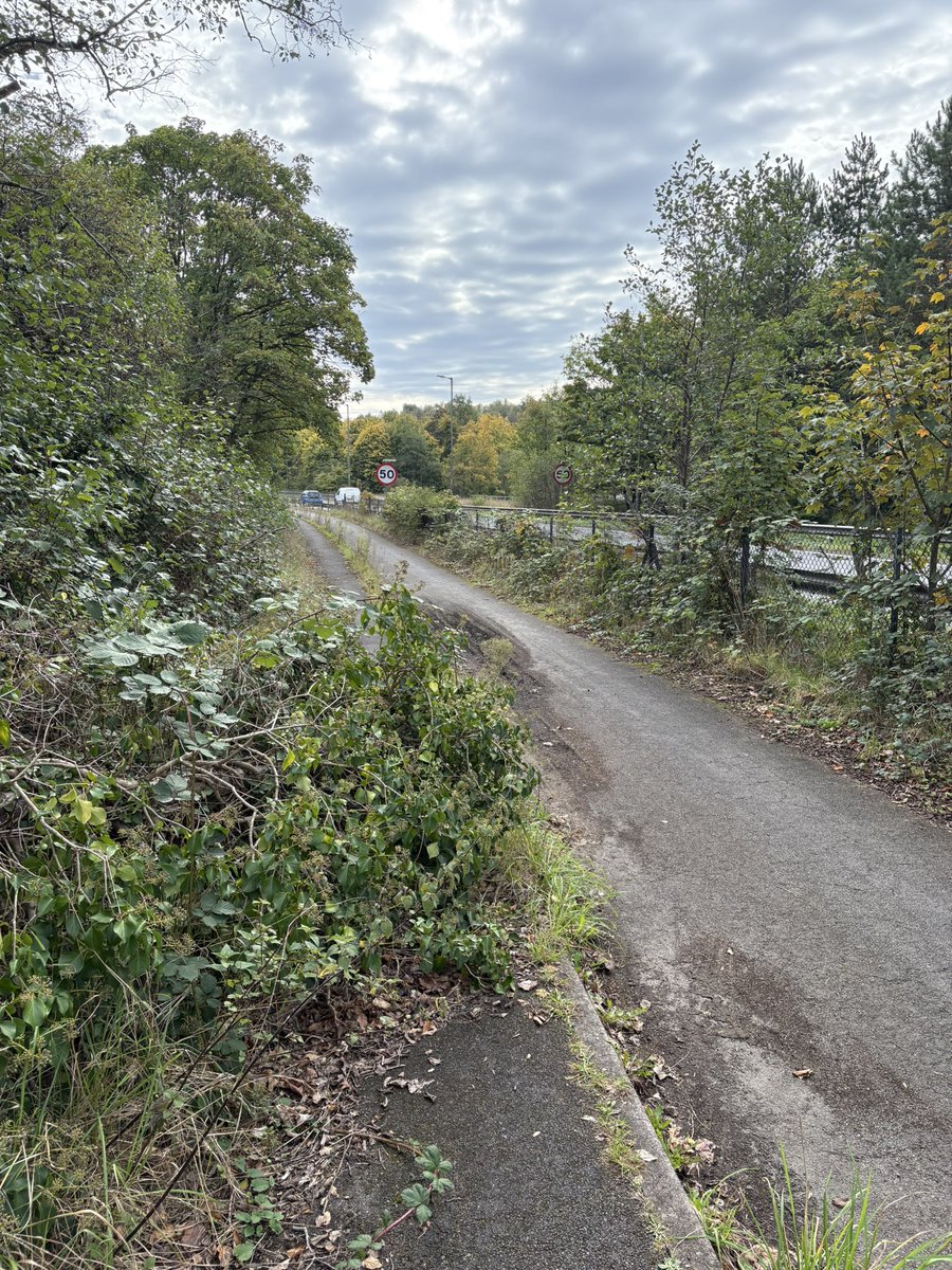 LEiGH_331's tweet photo. @NPTCouncil this is the cycle path from the A465 to Briton Ferry - you tell me it is not your responsibility despite being an NPT postcode area - please can someone take a look at this as the mornings/nights are now dark - been this way since December 🫠 or is it @SwanseaCouncil? https://t.co/EJcCBSkuhw