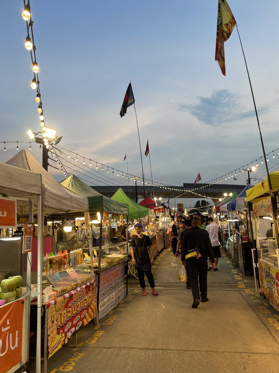 เผลอไม่ได้ หากินตลอด😋😋