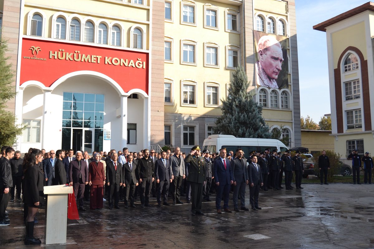 bismilkaymakam's tweet image. Gazi Mustafa Kemal ATATÜRK’ün aramızdan ayrılışının 87. yıl dönümünde düzenlenen 10 Kasım Anma Töreni’nde Sayın Kaymakamımız Recep HASAR, Atatürk Anıtı&apos;na çelenk sunarak, Büyük Önder&apos;i saygı ve minnetle andı.🇹🇷