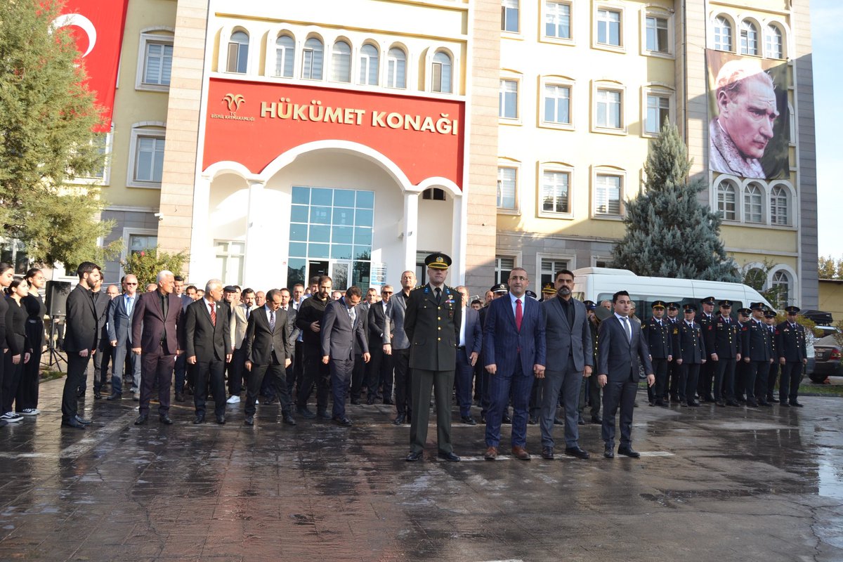 bismilkaymakam's tweet image. Gazi Mustafa Kemal ATATÜRK’ün aramızdan ayrılışının 87. yıl dönümünde düzenlenen 10 Kasım Anma Töreni’nde Sayın Kaymakamımız Recep HASAR, Atatürk Anıtı&apos;na çelenk sunarak, Büyük Önder&apos;i saygı ve minnetle andı.🇹🇷