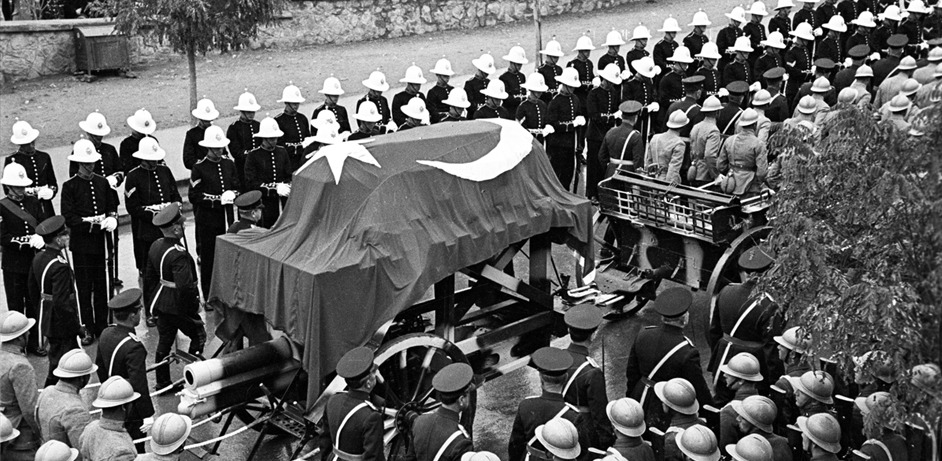 10 Kasım Vesilesiyle Gazi Mustafa Kemal Atatürk’ü Anma: İlelebet Yolumuzu Aydınlatacak | Doç. Dr. Ali Oğuz DİRİÖZ

Link-> kisa.link/HcTyo 

#Cumhuriyet #Atatürk #10Kasım