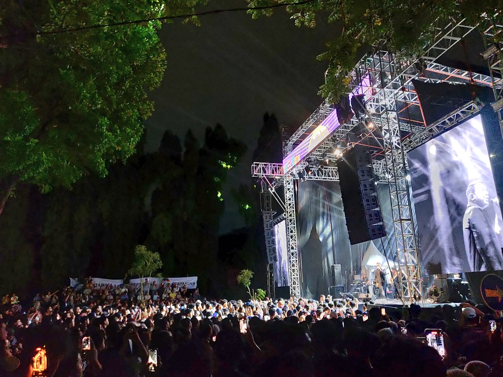 Jarang-jarang dateng ke festival musik sebagai pengunjung, sekalinya dateng eh festivalnya nyediain prasmanan berasa kondangan sama pijet gratis. 😭

Saya makan 2x.
@ JGTC Festival