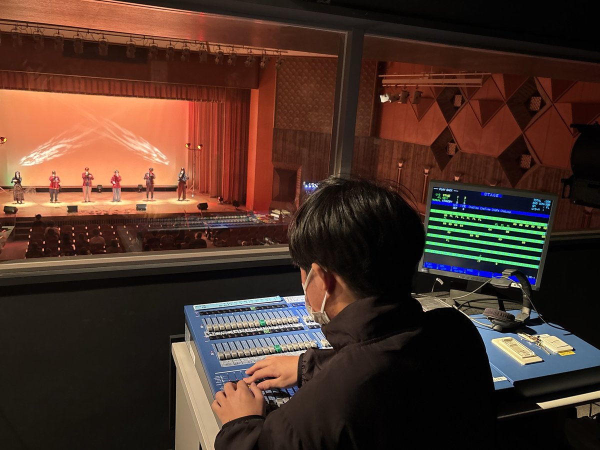 CBO_USP's tweet photo. 秋湖風祭2025にて、TRI TONEさん(@tritone_usp )のアカペラライブの照明演出を担当させていただきました✨✨

素敵なライブをありがとうございました！！ https://t.co/D7UQWD8D85