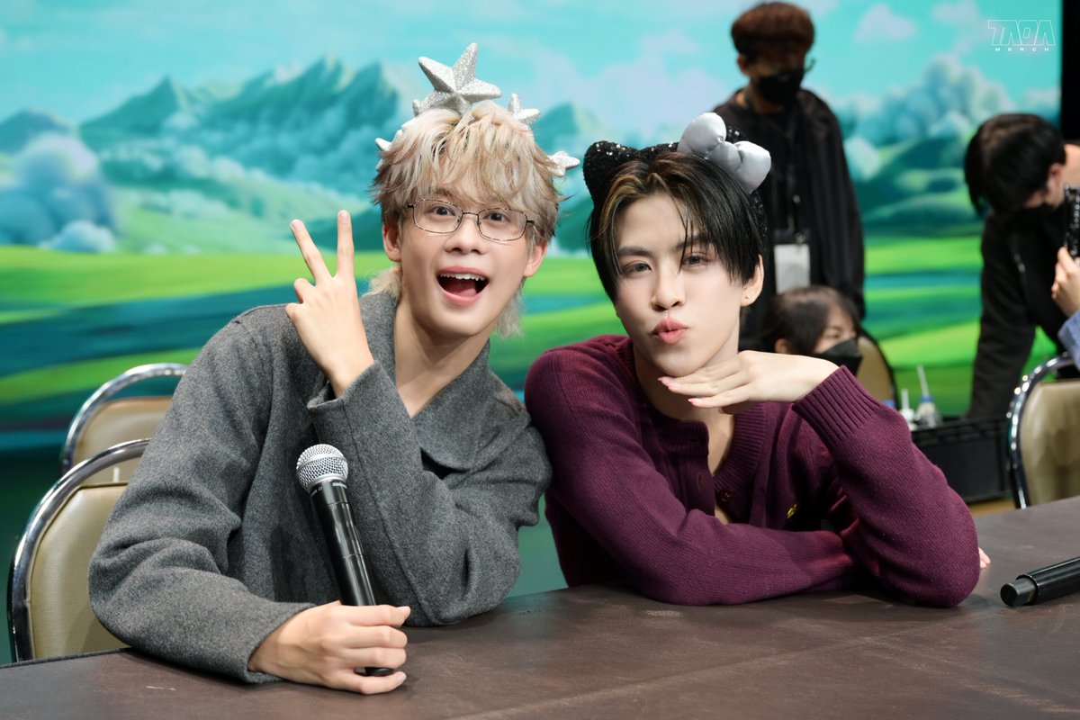 แชะภาพน่ารัก ๆ จาก DICE POSSIBILITIES THE FIRST ALBUM FANSIGN มาฝากทุกคน 💖 #2

#DICE_POSSIBILITIES_FANSIGN
#DICE_THEFIRSTALBUM
#DICE_SONRAY
#TADAMERCH