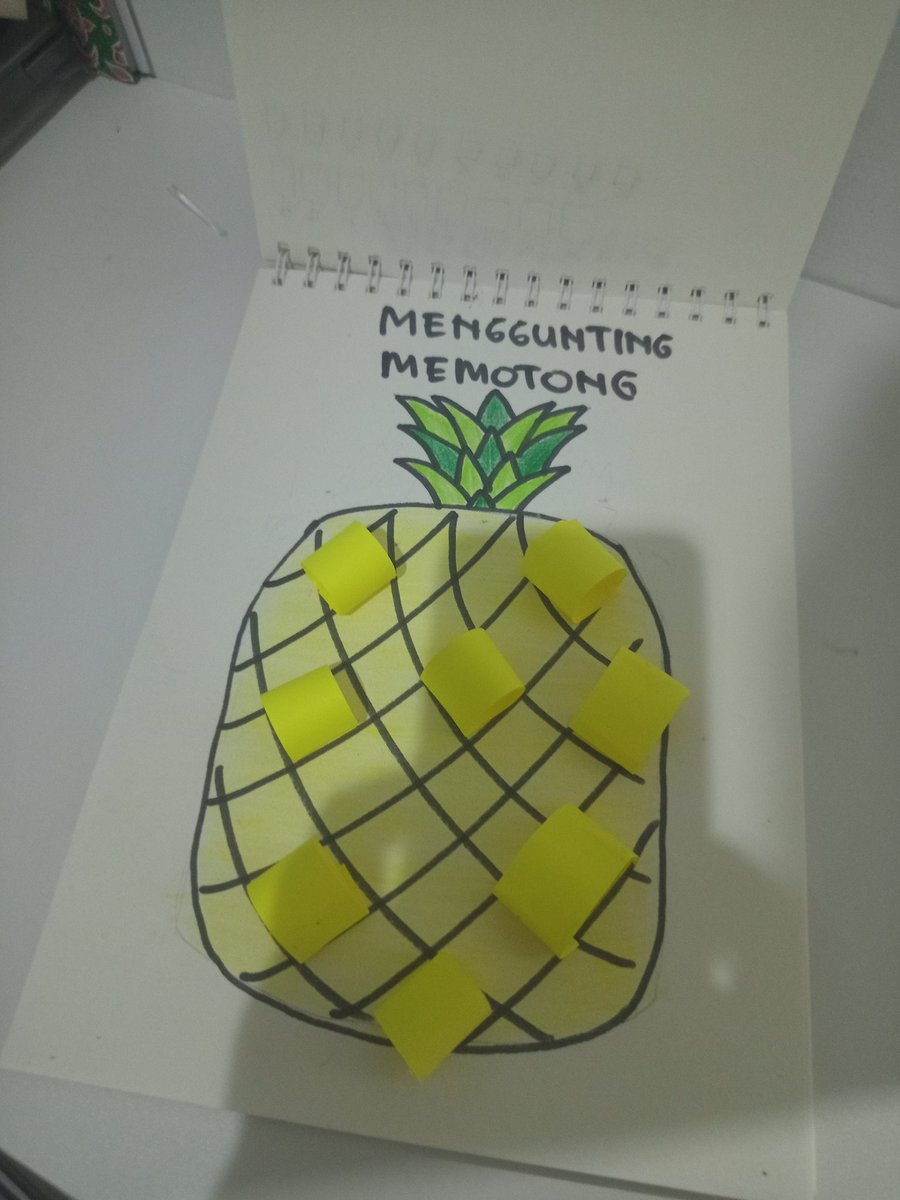 nwidiarm's tweet photo. Kapan-kapan agendakan ngopi sambil berkegiatan begini yuk. Kamu mewarnai untuk kesenanganmu, aku untuk diriku dan Bumi. Hehe. Bawa peralatan, nyari meja yang luas dan nyaman. @liarenyapril https://t.co/IjCwRR7xoA