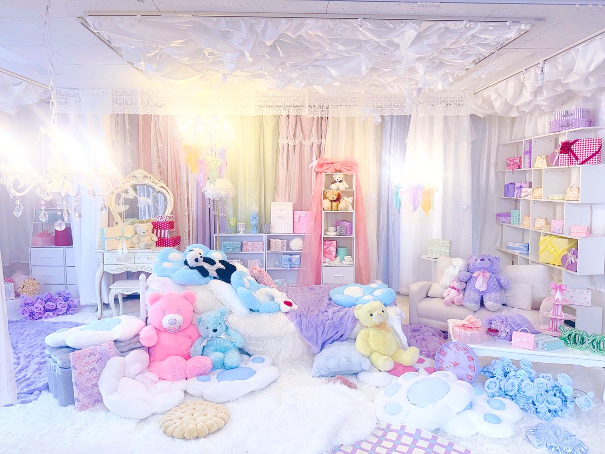 こんな振り幅ある部屋が好き勝手に手ぶらで作れるスタジオ大革命なのに、最先端すぎて、時代を置き去りにしたまま閉店しそうな予感。。( ´•̥̥̥ω•̥̥̥`)

部屋作るのこんなに楽しいよーーて知ってもらいたいのに！！！1年お試し営業スタジオです！拡散お願いします、！

 #スタジオ
 #コスプレスタジオ