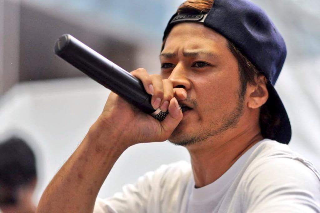 今日はFRONT LINEの相方であり、
QlamaでもVitalizerなどで一緒にラップしてる2Ｙ(つーわい)さんの誕生日❗

おめでとう🎂🎁

もうなんだかんだで10年以上一緒にやってますが、ジジイになってどっちかいなくなるまでよろしく頼むぜ👨‍🦲👩‍🦲

#2Y
#HappyBirthday