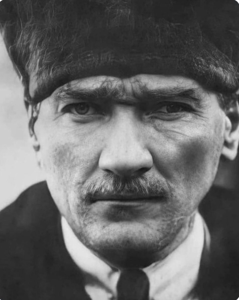 Bir ulus,
Bir vatan,
Bir millet,
Bir Cumhuriyet…
Türk’ün onuru, gururu, tarihi sayende…
Minnetle, özlemle, daima izinde ❤️🙏🏻