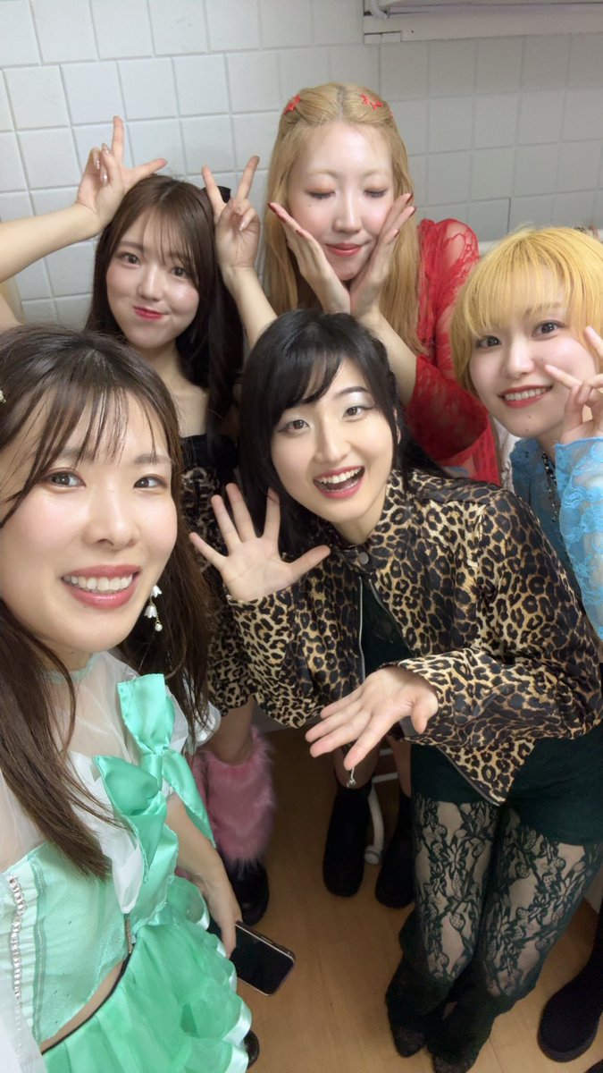 UNIDOL_NUA's tweet photo. ハロプロ縛りで浮かれモードお疲れ様でした❤️‍🔥

みおちゅんさん♡
9周年おめでとうございます🥳
可愛い衣装をきてばちばちなセトリをこなす姿流石すぎました😭

あやちぃさん♡
今回グリーンの衣装でめちゃかわ💋
好きな先輩大変エモを感じました😌💛

今回もお誘い頂きありがとうございました🙇‍♀️ https://t.co/daOdGyHlrK