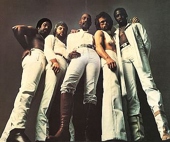 AgeingRaver's tweet photo. NEW post: Hot Chocolate … “Into 1976 with 18 singles behind them and many successes across the globe, we arrive at Every 1’s A Winner and a golden period for the band” 

@DaveAmitri picks his top 10 #HotChocolate #EveryOnesAWinner 

https://t.co/BQD6ZVxqPT https://t.co/C85A7cEbNg
