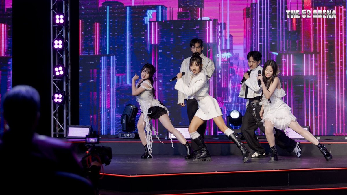 The52Arena's tweet image. พรุ่งนี้เตรียมเปิดสนามประลอง! ผู้เข้าแข่งขัน 100 คน เดินทางถึง MISSION ที่ 2 🔥

ใครจะผ่านเข้าสู่ 65 คนสุดท้าย❤️‍🔥

THE 52 ARENA 
ทุกวันอังคาร 22:30 น. ช่อง one31 และดูย้อนหลังฟรี! ทางแอป oneD, True Vision NOW, Viu 

#THE52ARENA
#Projext52 
#one31 #oneD 
#วันดี 
#TrueVisionsNOW…