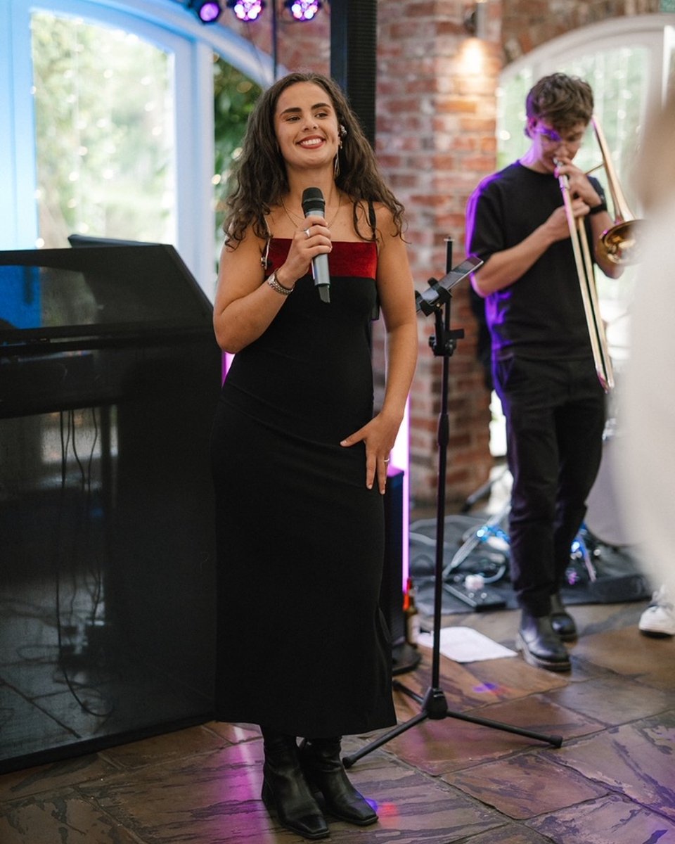 functioncentral's tweet image. Mojo Brass Band brought bold, feel-good energy to Marcus and Kate’s wedding at North Brook Park in Hampshire  🎺🎉🕺

📸 Photographer - @olegs_samsonovs 

Read more about the band here - ow.ly/E7Wx50XkuSA

 #weddingplanning #weddingmusic #bandsforhire #bandsinhampshire
