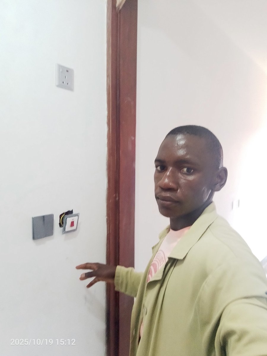 kingcraise474's tweet photo. FOR God and my country uganda https://t.co/mTuKeUMQHZ