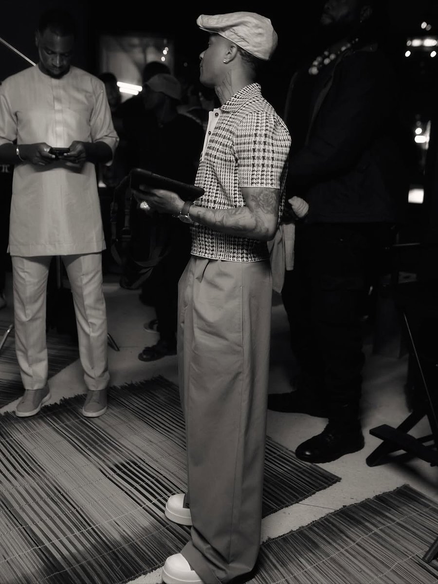 Wizkid is connecting with the roots! 🤯
<a href="/wizkidayo/">Wizkid</a> paid a visit to the John Randles Center for Yoruba Arts &amp; Culture in Lagos. These <a href="/Jumpstrr/">22</a> photos are iconic. 📸 Respect the culture! 👑 #wizkid #Wizkidfc #YorubaCulture #Lagos