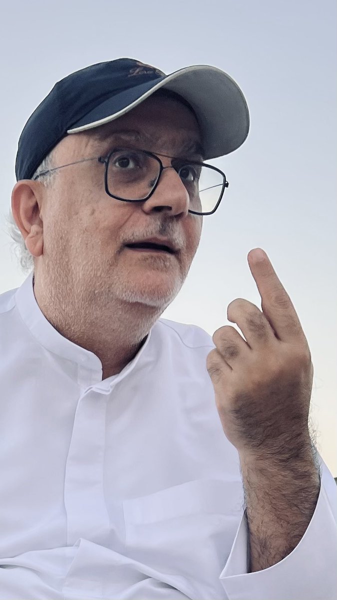 إن أردنا أن تكون هناك حركة سينمائية حقيقية في الإمارات، فلا بد أن يكون مسعود أمرالله آل علي، الكاتب والسينمائي الإماراتي، في المقدّمة، فدونه سنبقى في مكاننا، لا نتقدّم خطوة.