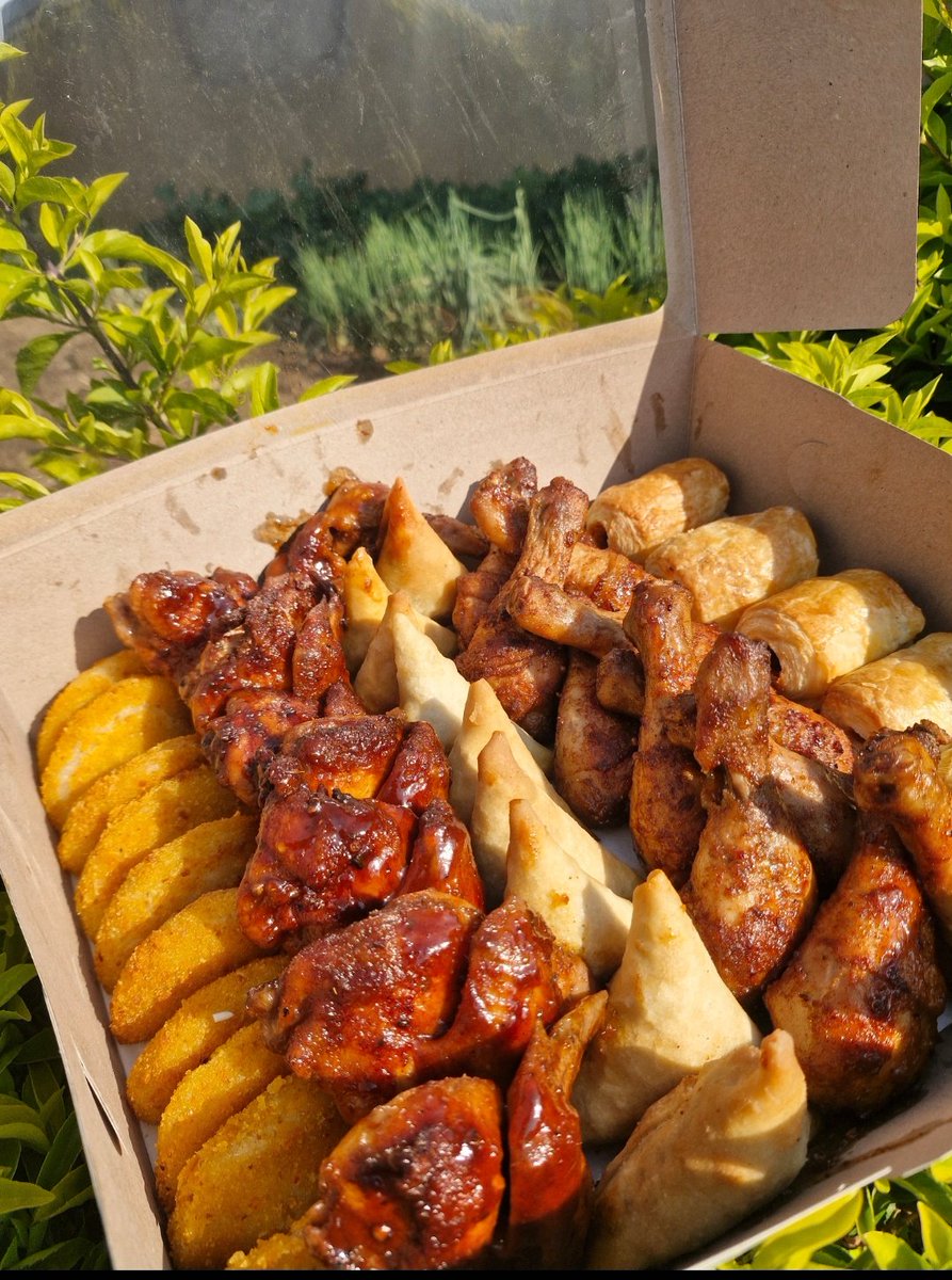 Thickslender's tweet photo. Dozen drumstick 
Dozen wings 
Dozen Halfmoon 
Dozen Samosa 
Dozen sausage Rolls
48 us https://t.co/8FjBunqCj0