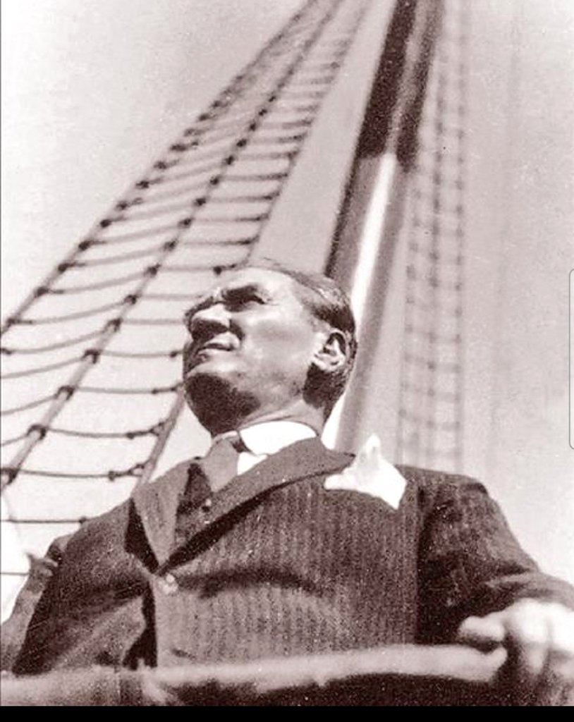 🇹🇷 
Tek başkomutanımız, tek önderimiz Mustafa Kemal Atatürk'ümüz seni unutturmaya çalışanlar bu ülkenin gerçek evlatları değil! İhanet edenler bizden değil! Biz sizi asla unutmadık 🙏  Özlemle, sevgiyle, saygıyla... 🙏 #10Kasım 📷 (1928/ İzmir vapuru)
