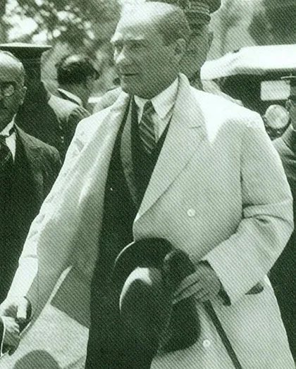 Kutlu emanetine sahip çıkmaya ant içtiğimiz, mücadele ruhumuzun, kurtuluş umudumuzun ve küllerimizden doğma kararlılığımızın cevheri aslisi, Gazi Paşa’mız Mustafa Kemal Atatürk’ü rahmet ve minnetle anıyorum. 

Ruhu şad, mekanı cennet olsun.

#10Kasım