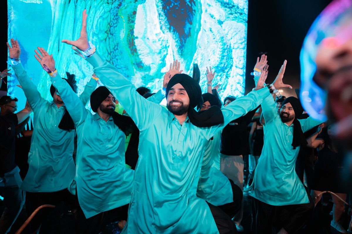 BitgetMENA's tweet image. نجونا من اليوم الثالث من #UNTOLDxBitget وما زلنا نرقص 💃🕺

أذهلنا @Martingarrinx، وامتلأت قاعتنا بجمهورٍ رائعٍ لحضور عرض البانغرا الخاص! 🔥

#EventWithBitget #FeelTheBeat