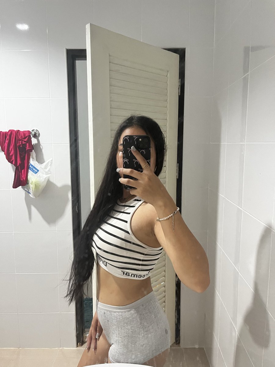 Darunee0745's tweet photo. Try to get back in shape 🤣🤣 #ภูเก็ตถลาง #ใบ https://t.co/gmU5l1sGHh