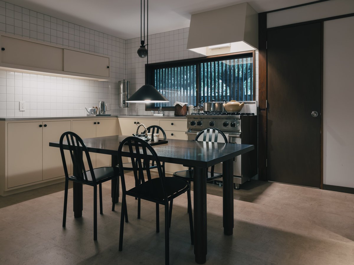 lorenzobarassi's tweet image. The Lemaire store in Tokyo has this quiet yet striking precision you can’t really ignore. I shot a small series trying to capture that atmosphere. Maybe something @dieworkwear would appreciate.
#Lemaire #Tokyo #StoreDesign #DesignDetails #TokyoPhotographer #MenswearPhotography