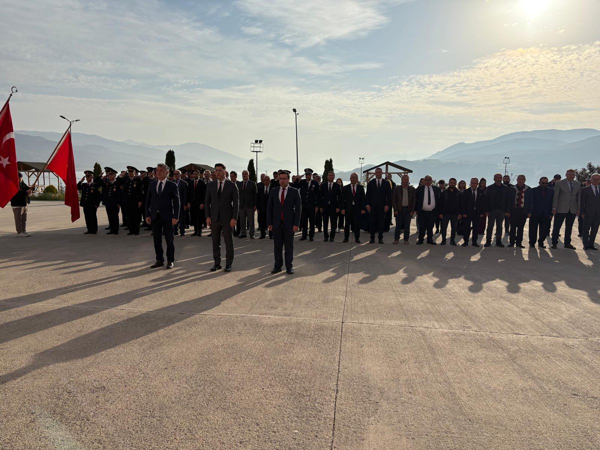almuskaymakam's tweet photo. 🇹🇷1881-193♾️ Sevgi, Saygı ve Özlemle Anıyoruz 🇹🇷

Kaymakamımız Sayın Emre ÇÖMEN,İlçe protokolünün katılımı ile 10 Kasım Ulu Önder Mustafa Kemal Atatürk'ün vefatının 87. Yıl dönümü Anma programı kapsamında çelenk sunma töreni yapıldı, https://t.co/CXksMK8vdC