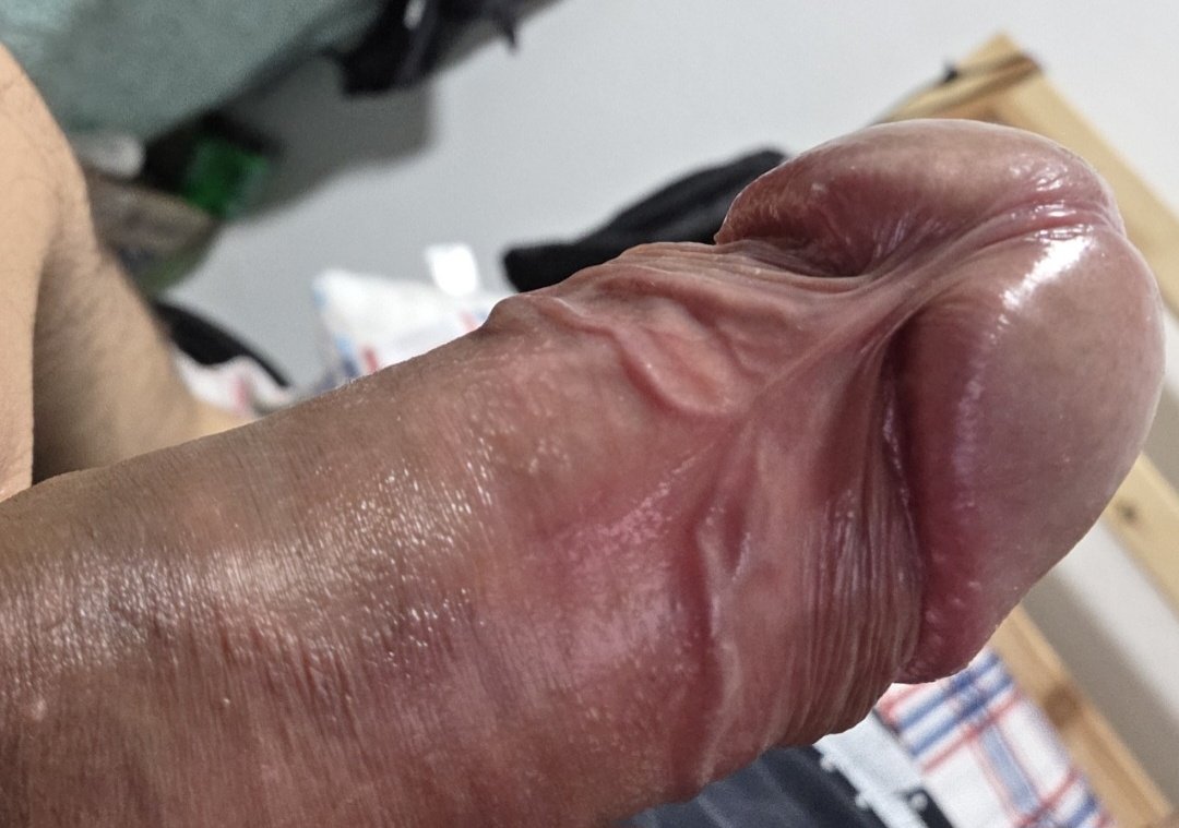 eltorito100's tweet photo. Who want to feel this veiny dick with their tongue? https://t.co/y8ZjG1P40g