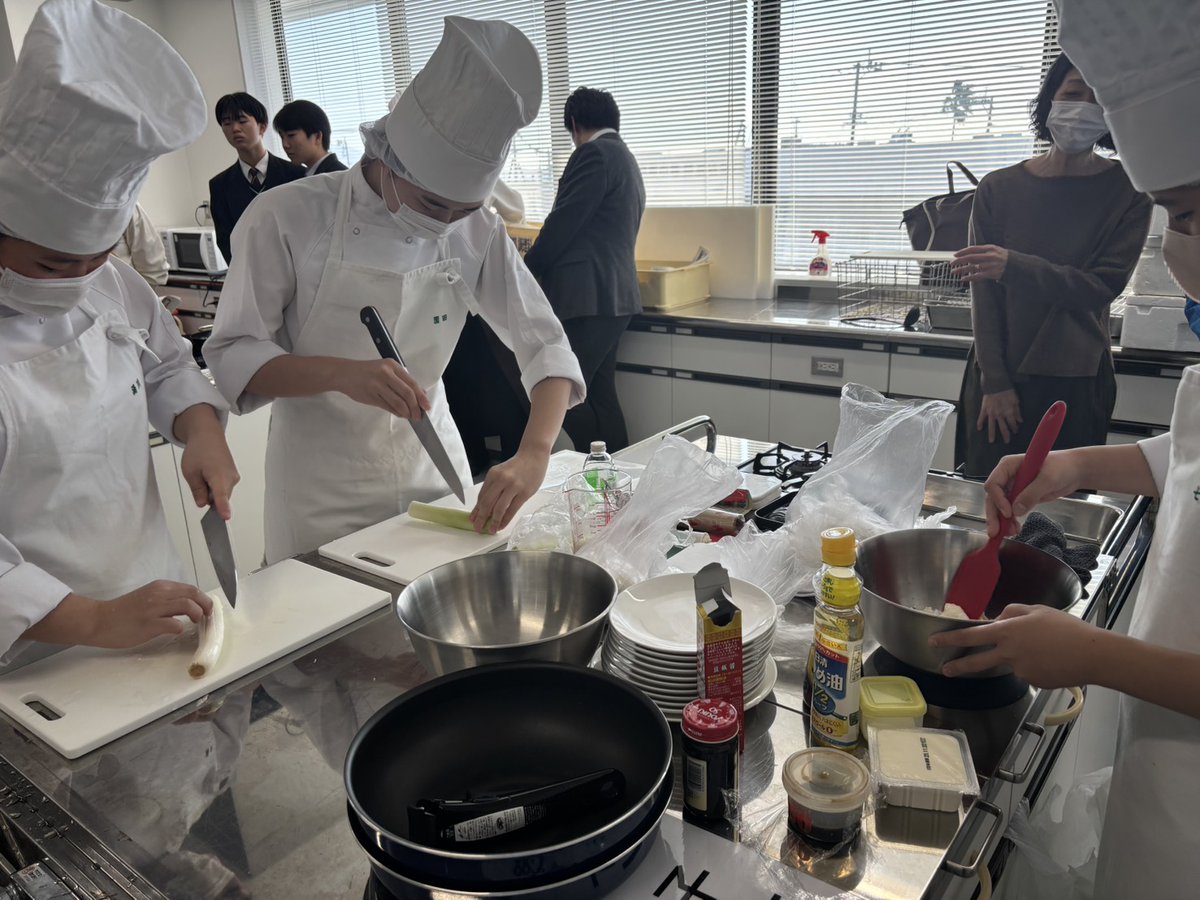 MBC_umipro's tweet photo. どんなメニューが出来上がるかワクワクしながら見学したオイラ！もしかしたらお腹がぐぅ～～ってなってたかも・・・(〃ﾉωﾉ)
#海のごちそう開発プロジェクト https://t.co/4JLhXIQ5OO
