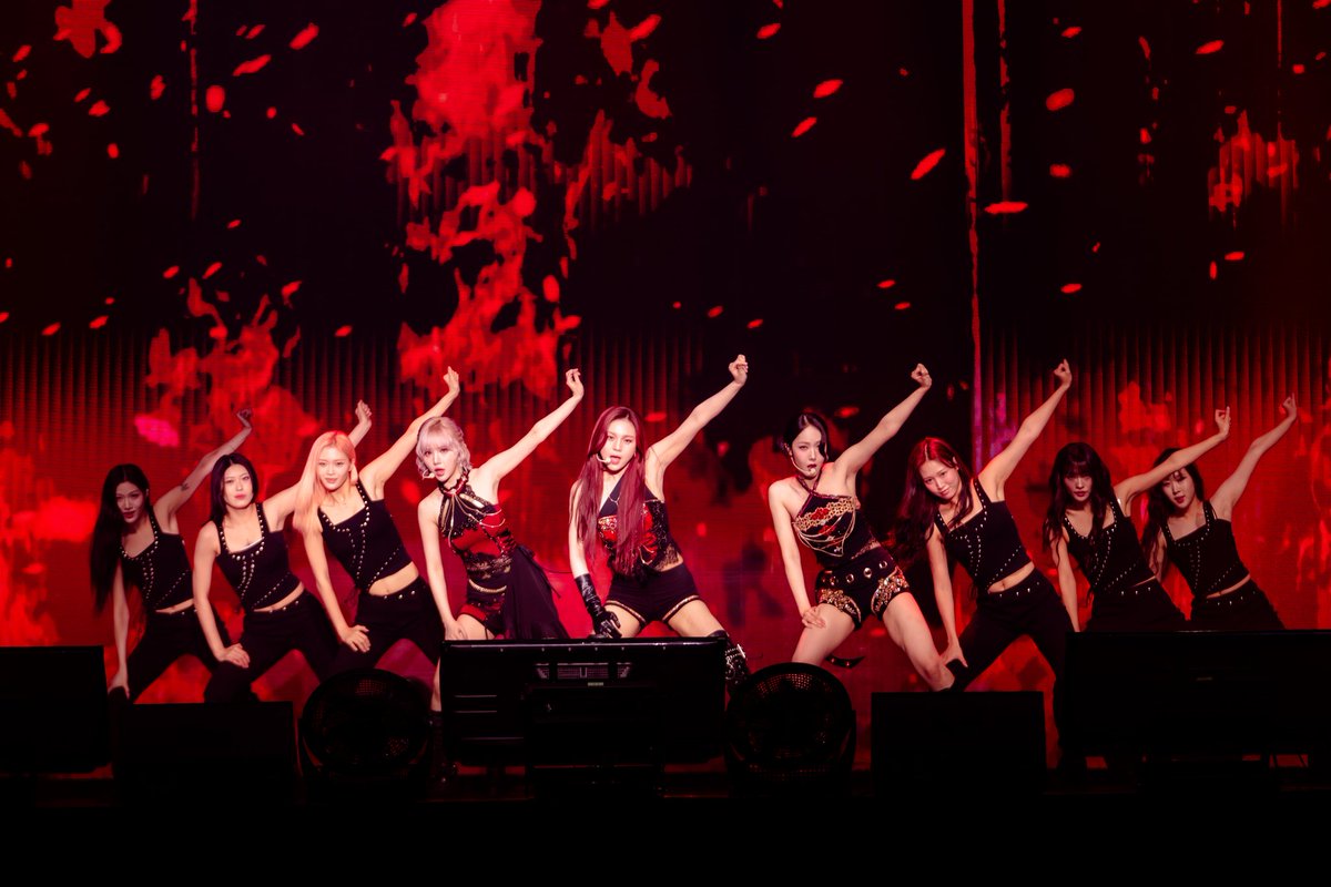 TopGallantShow_'s tweet image. 2025 VIVIZ WORLD TOUR [NEW LEGACY] in Malaysia

Thank you VIVIZ and all the amazing fans for lighting up the night with your energy, music, and love! 💜

It was a night to remember — till we meet again! ✨